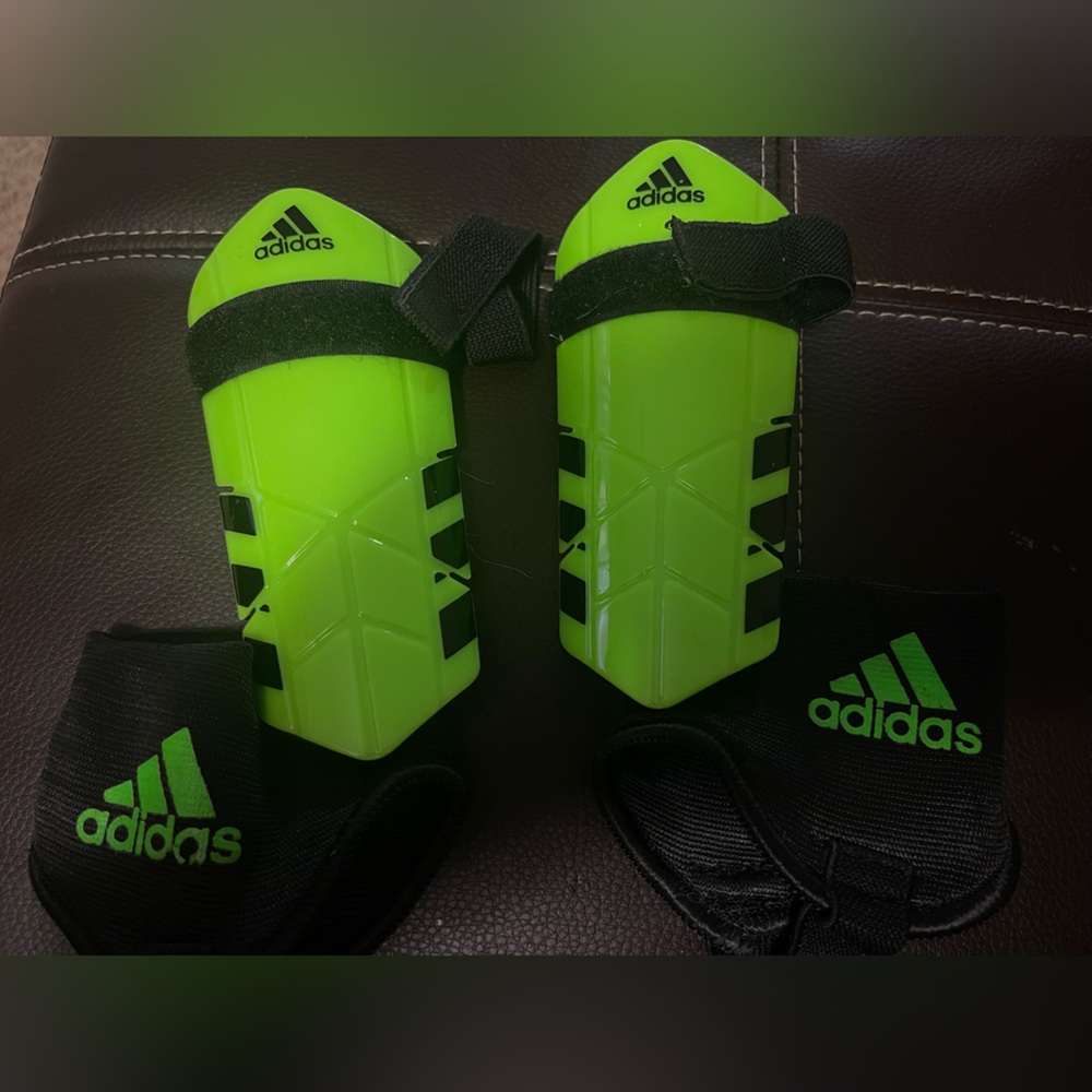 Adidas Soccer Shin Guards Size Small. Kids youth child boy girl. Green and Black